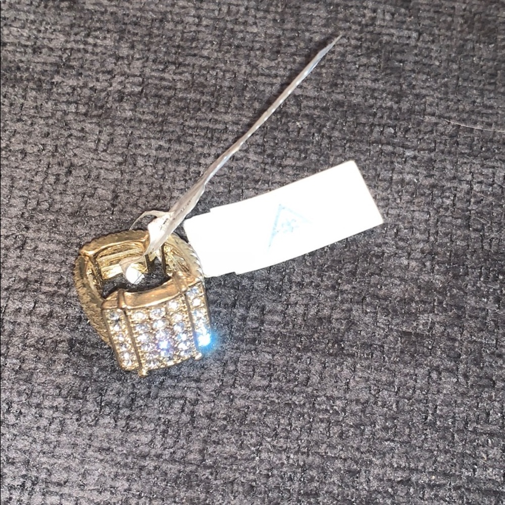 Adjustable to any size fashion ring ! Brand new